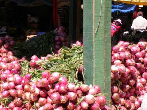 market 3 red onions